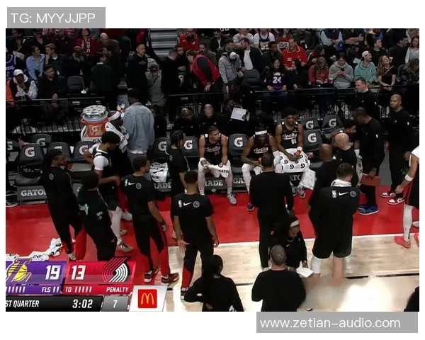 湖人对决开拓者精彩回顾八月二十四日比赛亮点与分析 湖人对决开拓者精彩回顾八月二十四日比赛亮点与分析