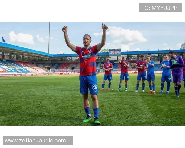 比尔森与贝尔格莱德游击的激烈对决揭示足球战术与实力的较量 比尔森与贝尔格莱德游击的激烈对决揭示足球战术与实力的较量